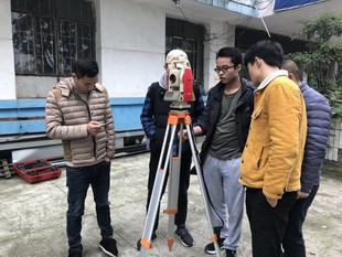 重庆建达学校是唯一学习施工员测量员的基地