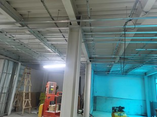 厂房改造扩建钢结构隔层，室内阁楼二层搭建底商加层