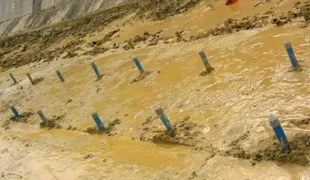 房屋改造，钢梁碳纤维加固，地基基础沉降注浆加固制作