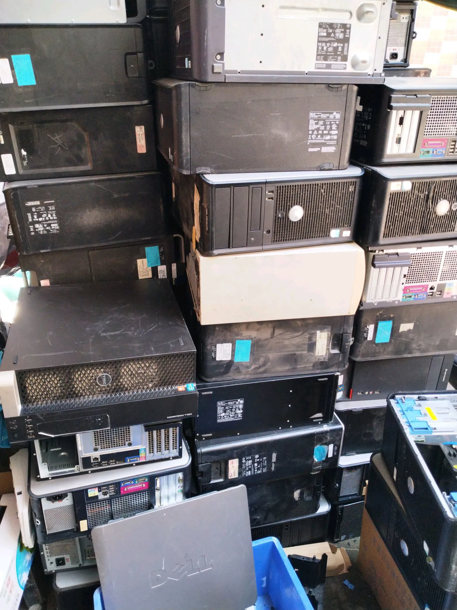 2026-04-14服务器废灯具高价回收旧服务器废物质库房物质