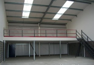 楼顶扩建二层，室内搭建阁楼二层钢结构平台