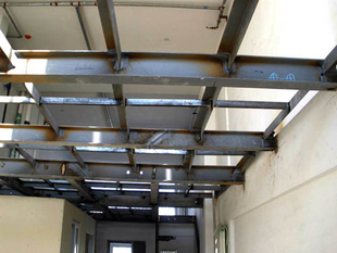 楼顶扩建二层，室内搭建阁楼二层钢结构平台