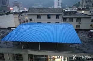 更换屋面彩钢板，安装围挡板，搭建彩钢洁净板